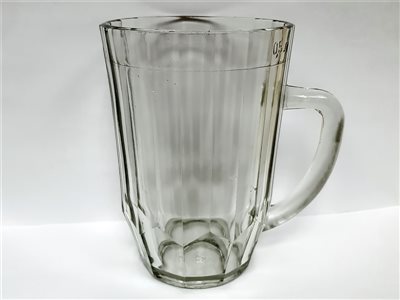 Кружка пивная. Вид сбоку.