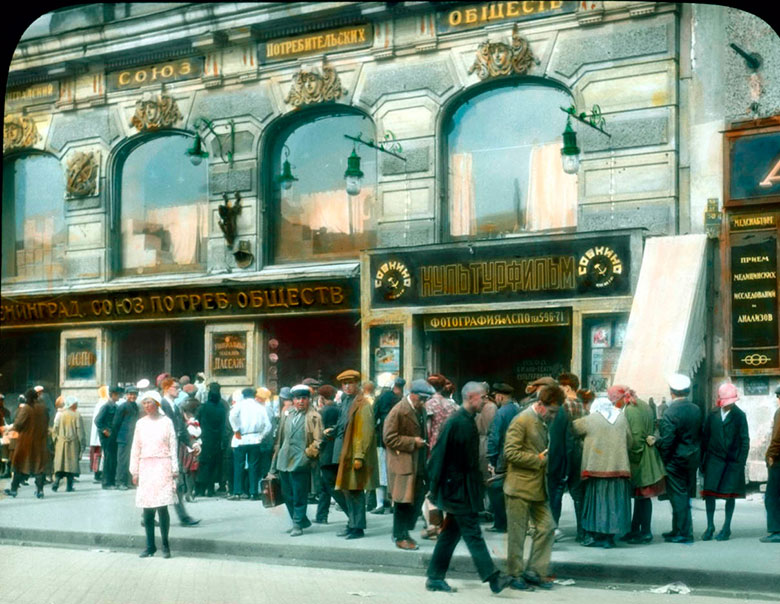 1931 год. Вывески ЛСПО в центре Ленинграда. ЛСПО Пассаж вывески
